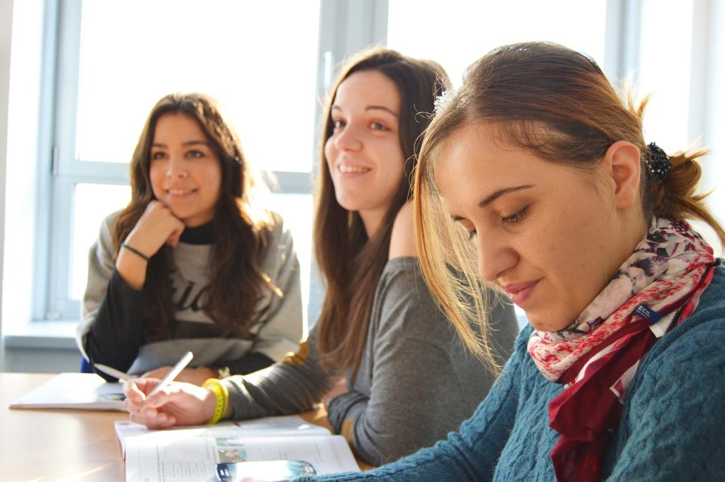 1693172038 language school 834138 1280